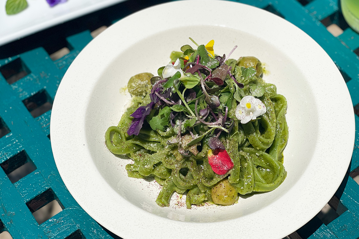 「フラワーガーデンパスタ（ジェノベーゼ）」1400円