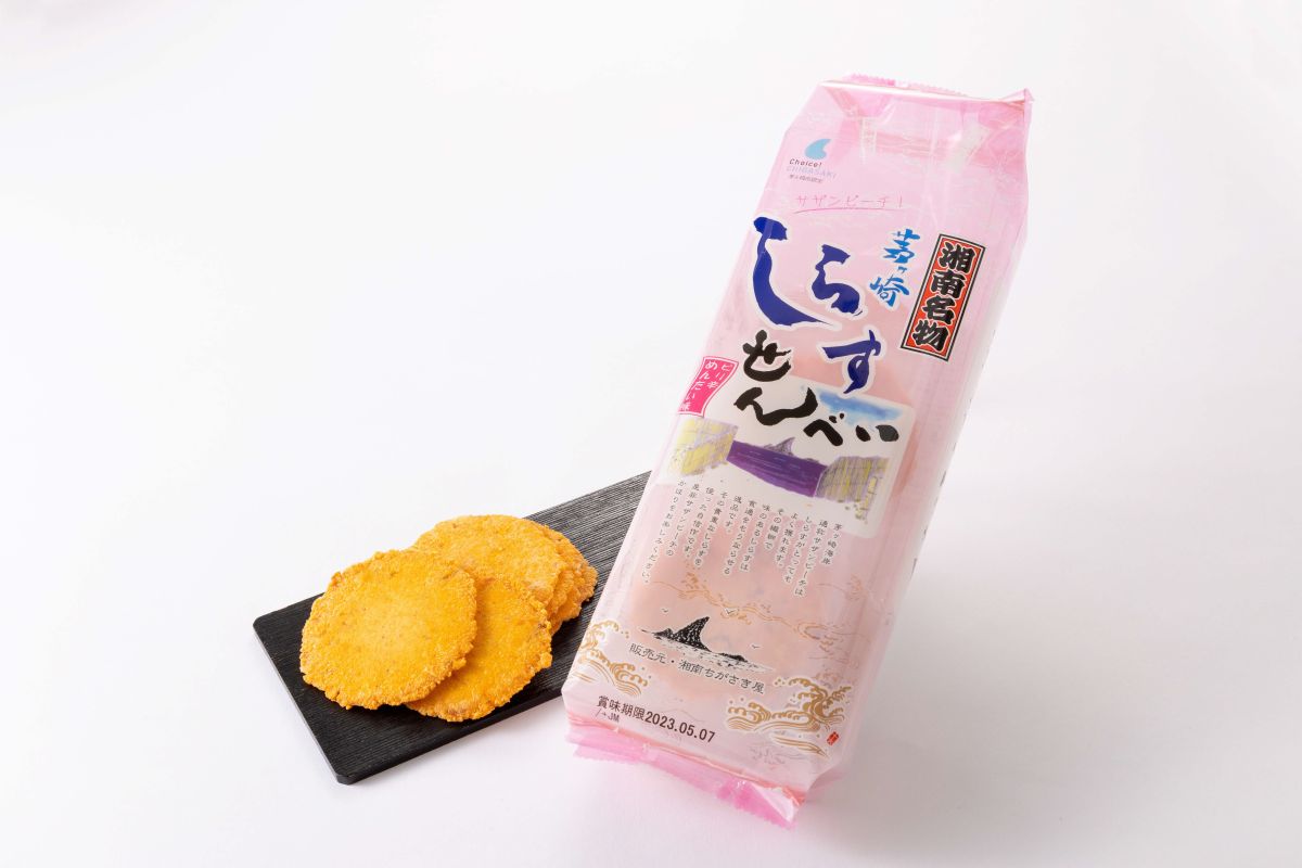 「茅ヶ崎しらすせんべい」734円/©︎道の駅湘南ちがさき