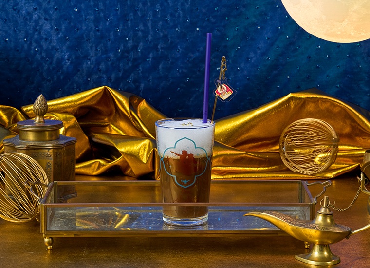 ＜アラジン＞カフェラテ　©Disney