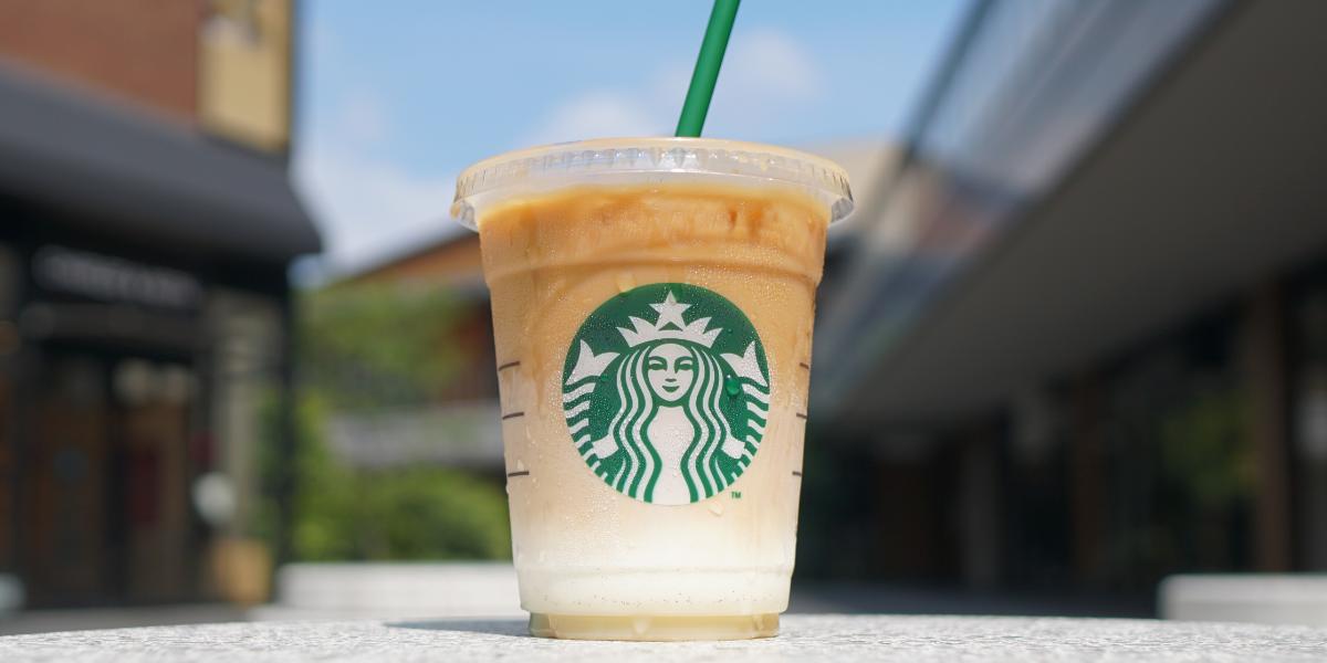 【スタバ新作2025年】ほろ苦＆こく甘で、すっきりおいしい！ 「ビター クリーム コーヒー」を実食レポート！ おすすめカスタムを徹底紹介