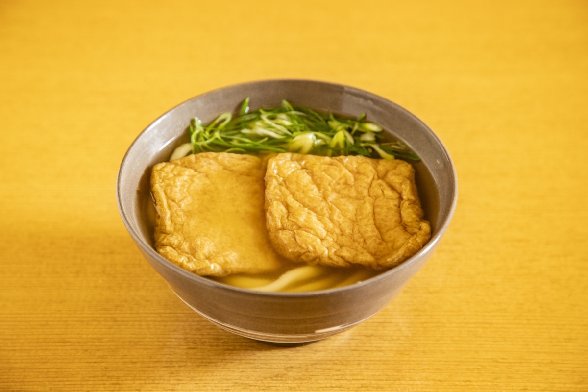 「きつねうどん」930円