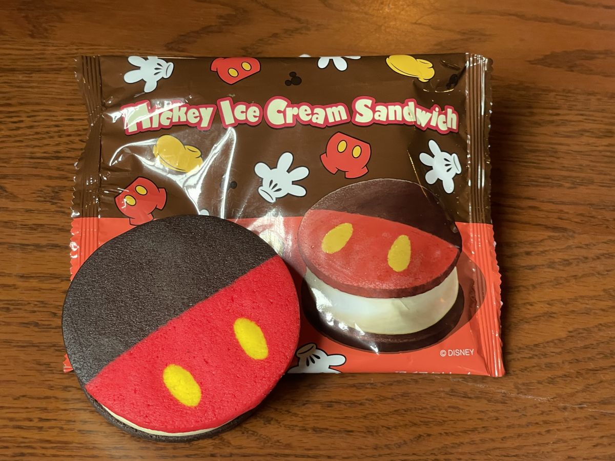 ミッキー・クッキーサンドアイス」