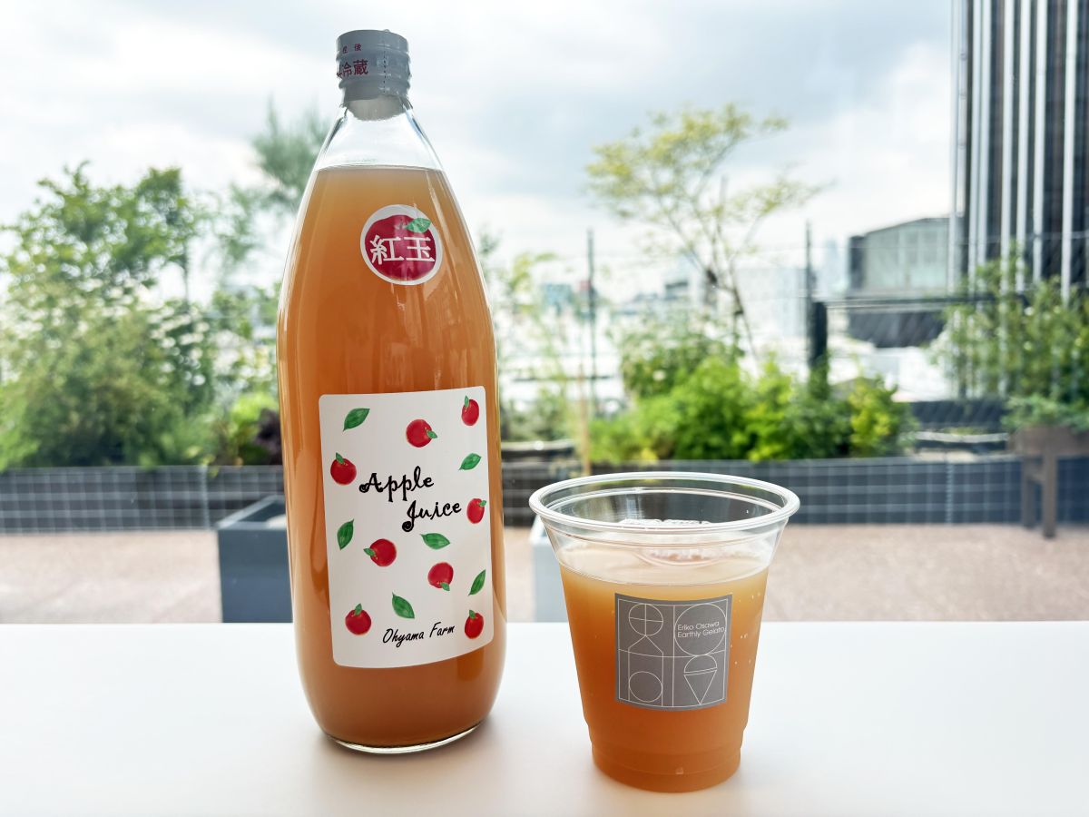 「東根市大山農場さんのりんご¬ジュース　紅玉」1杯880円