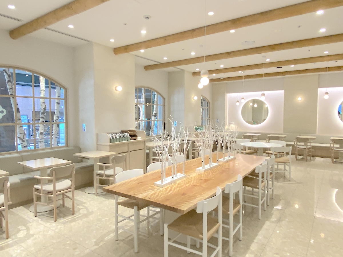 「よつ葉ミルクプレイス」内観