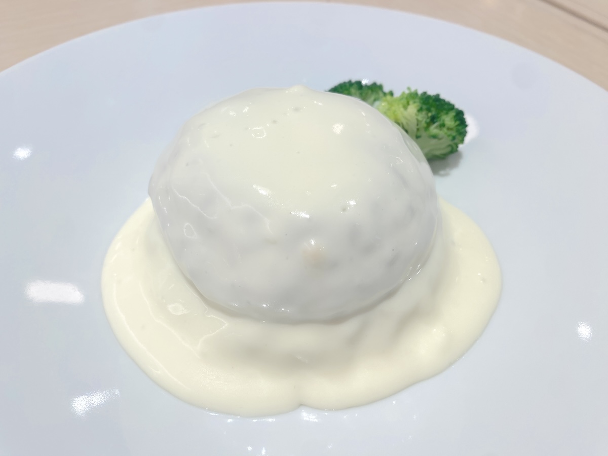 「よつ葉ミルクプレイス」よつ葉のとろけるチーズソースのハンバーグ1