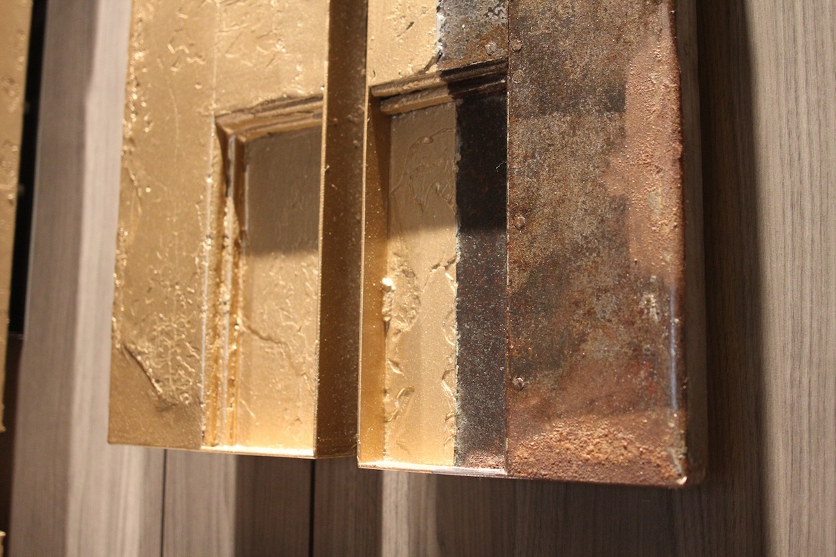 左側は塗装していますが、右側は当時のまま残されている