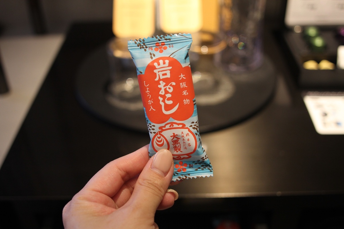 大阪の銘菓「岩おこし」も用意