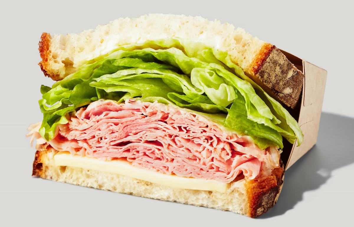 「ハム&チーズ 石窯カンパーニュサンド」590円