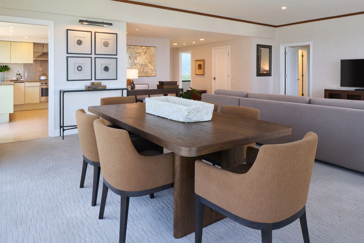 ペントハウス・スイートのリビング・ダイニング／ロータス・ホノルル・アット・ダイヤモンドヘッド