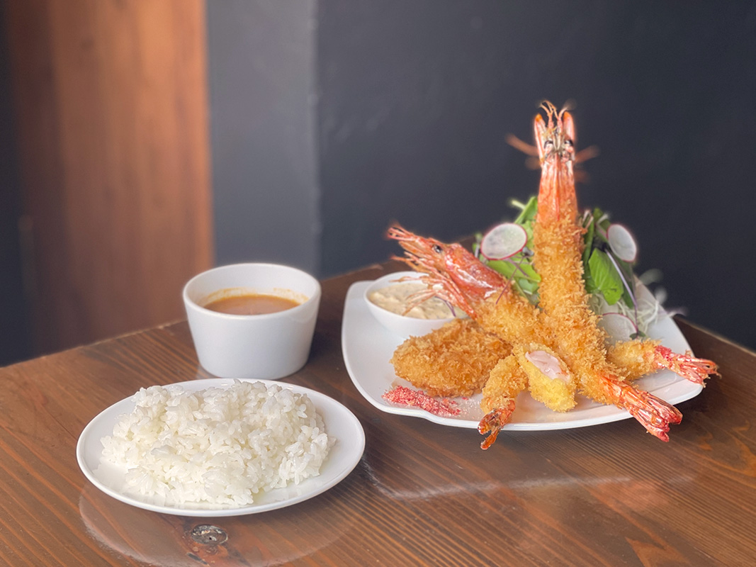 「エビフライ4種盛」2070円