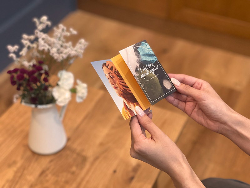 ウェイティングルームに用意されている各トリートメントの冊子