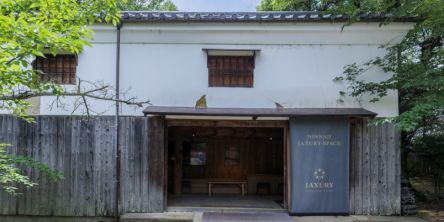 【京都・カフェ】世界遺産・仁和寺境内 癒やしの「蔵カフェ」で本格抹茶を堪能！