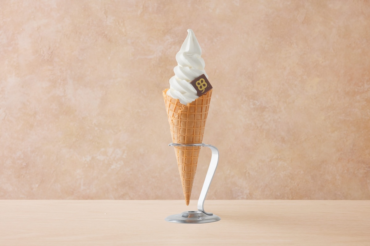 「よつ葉ミルクプレイス」よつ葉ソフトクリーム（ワッフルコーン）