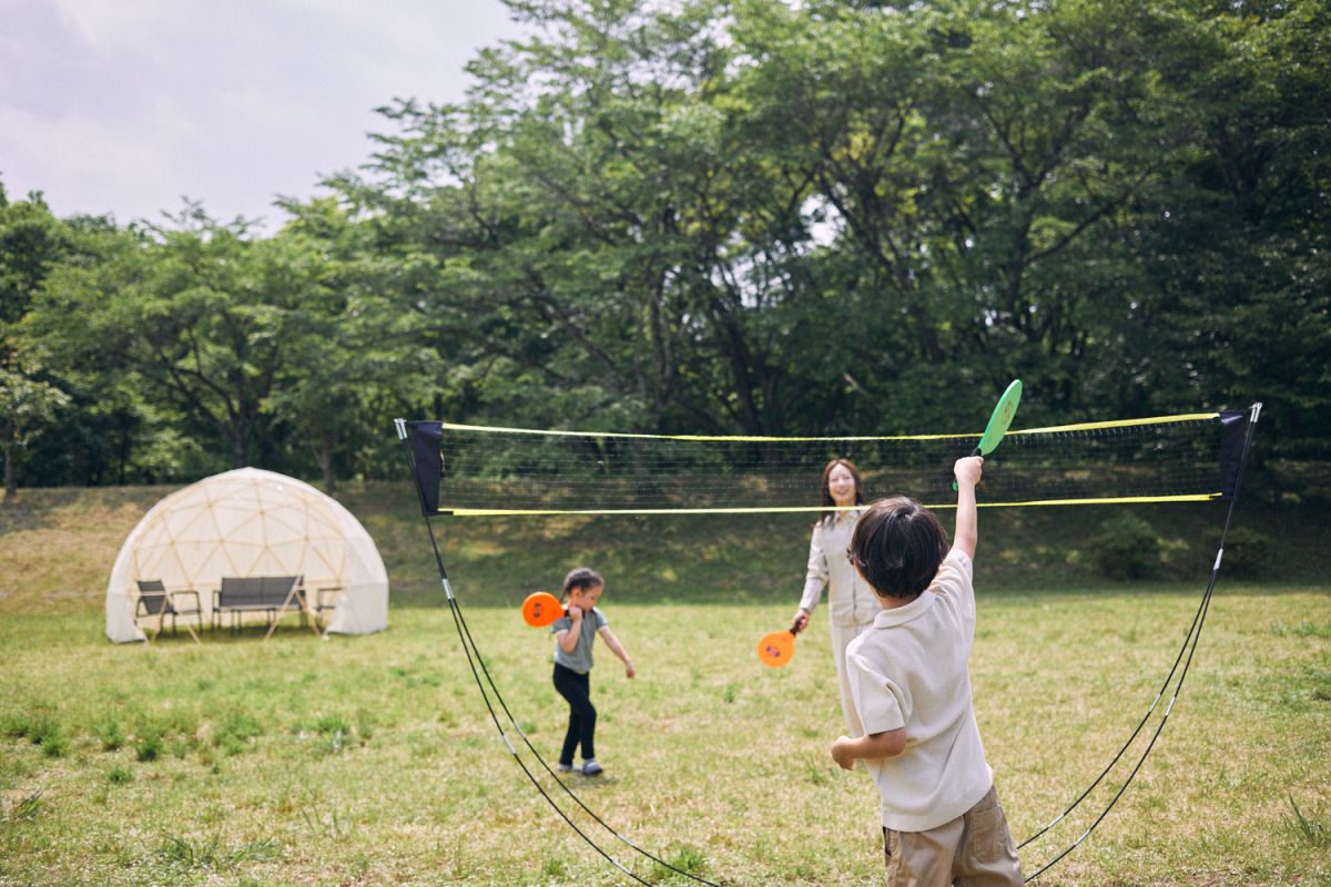 ホテル敷地内の芝生広場