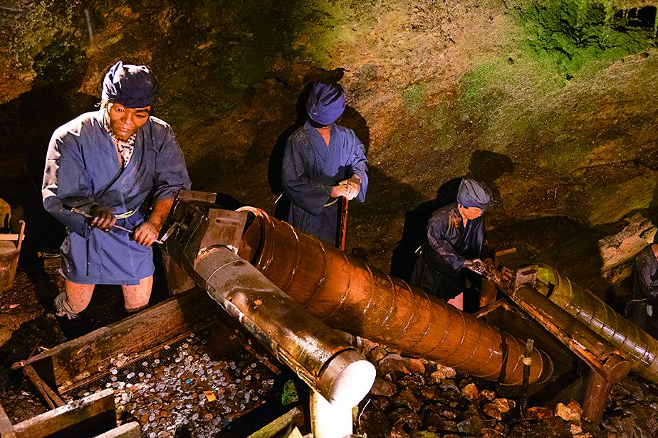 筒が回転し水を汲み上げる仕組み「水上輪（すいしょうりん）」