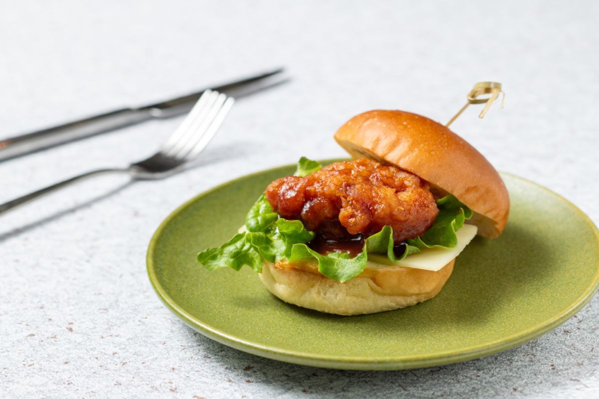 人気メニューのひとつ「札幌ザンギバーガー」