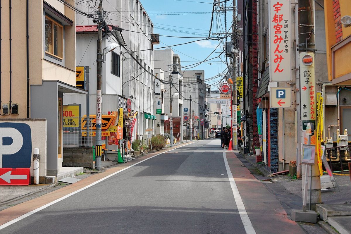 人気店が並ぶ通りには、餃子モチーフの 写真映えスポットがいっぱい !