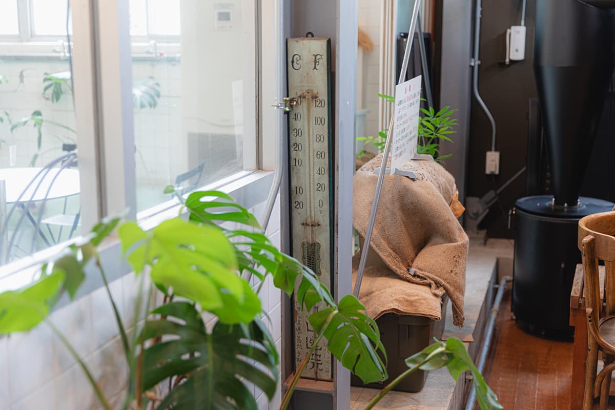 「宮の湯」時代に使われていた温度・湿度計も