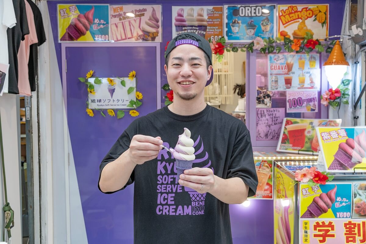 「紅芋タルト以外の紅芋スイーツも味わってください」と店長の金城さん