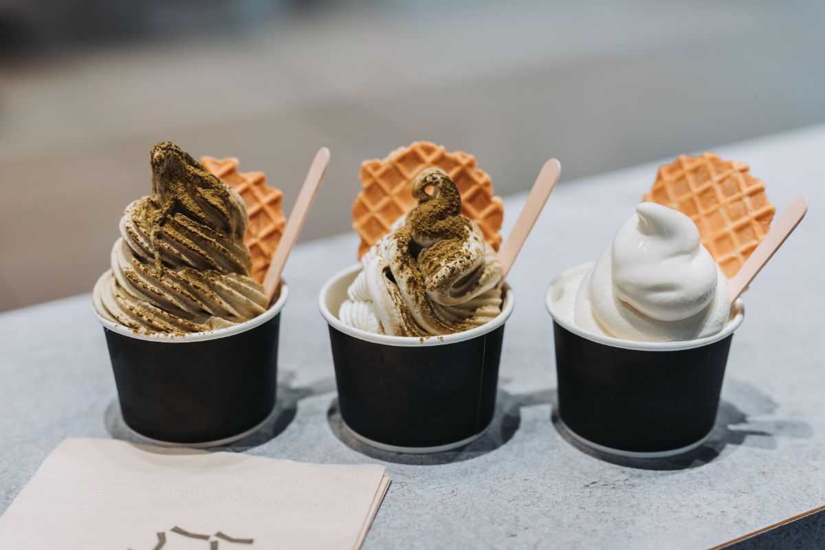 「タニマルソフト」600円。左から、箱根山麓紅茶、ミックス、バニラ