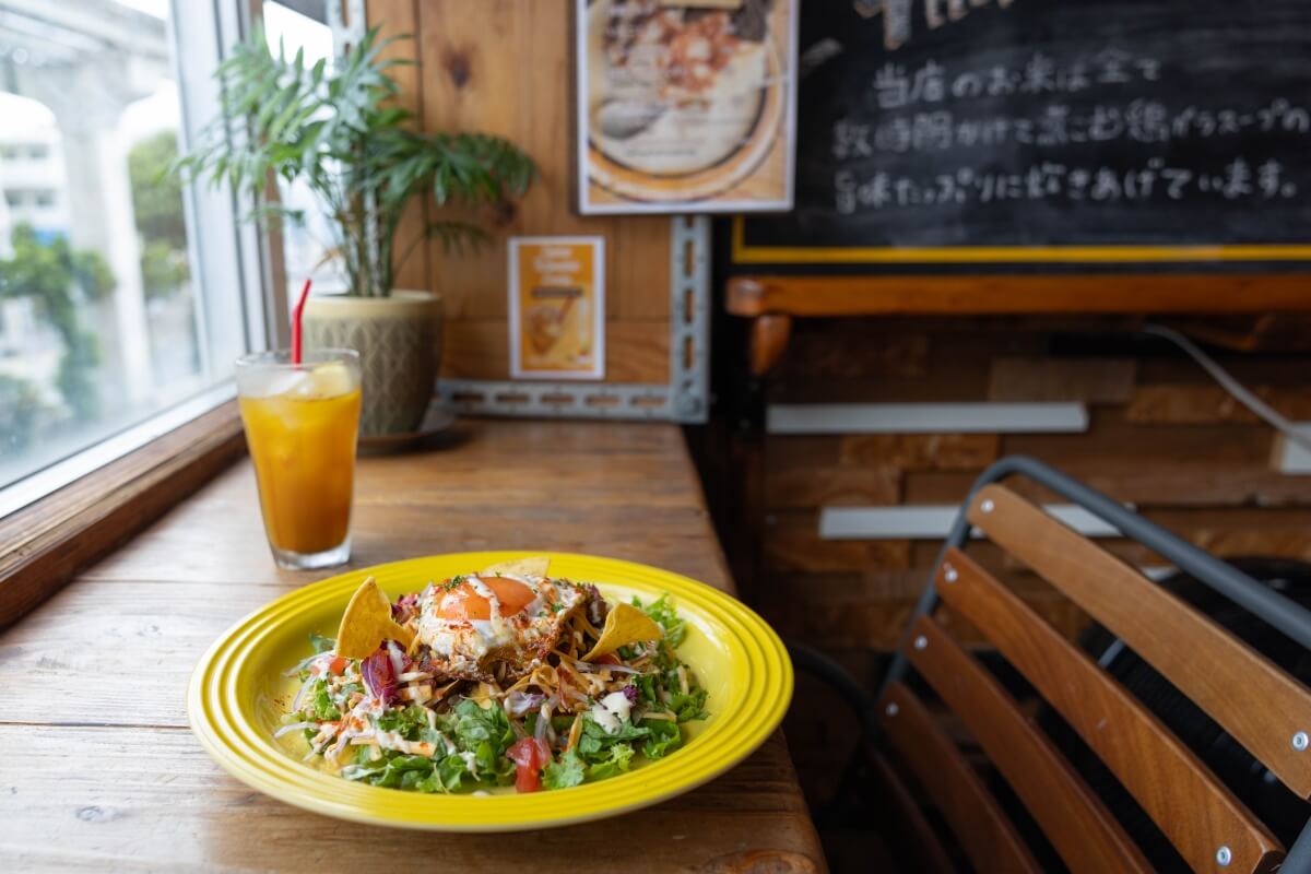 「ゴロゴロお肉のタコライス」Sサイズ 990円、Mサイズ 1090円、Lサイズ 1290円