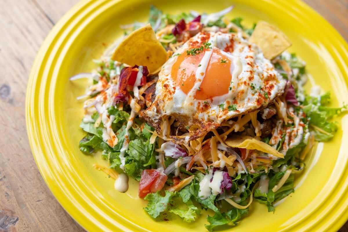 「ゴロゴロお肉のタコライス」Mサイズ 1090円（トッピングはなし）