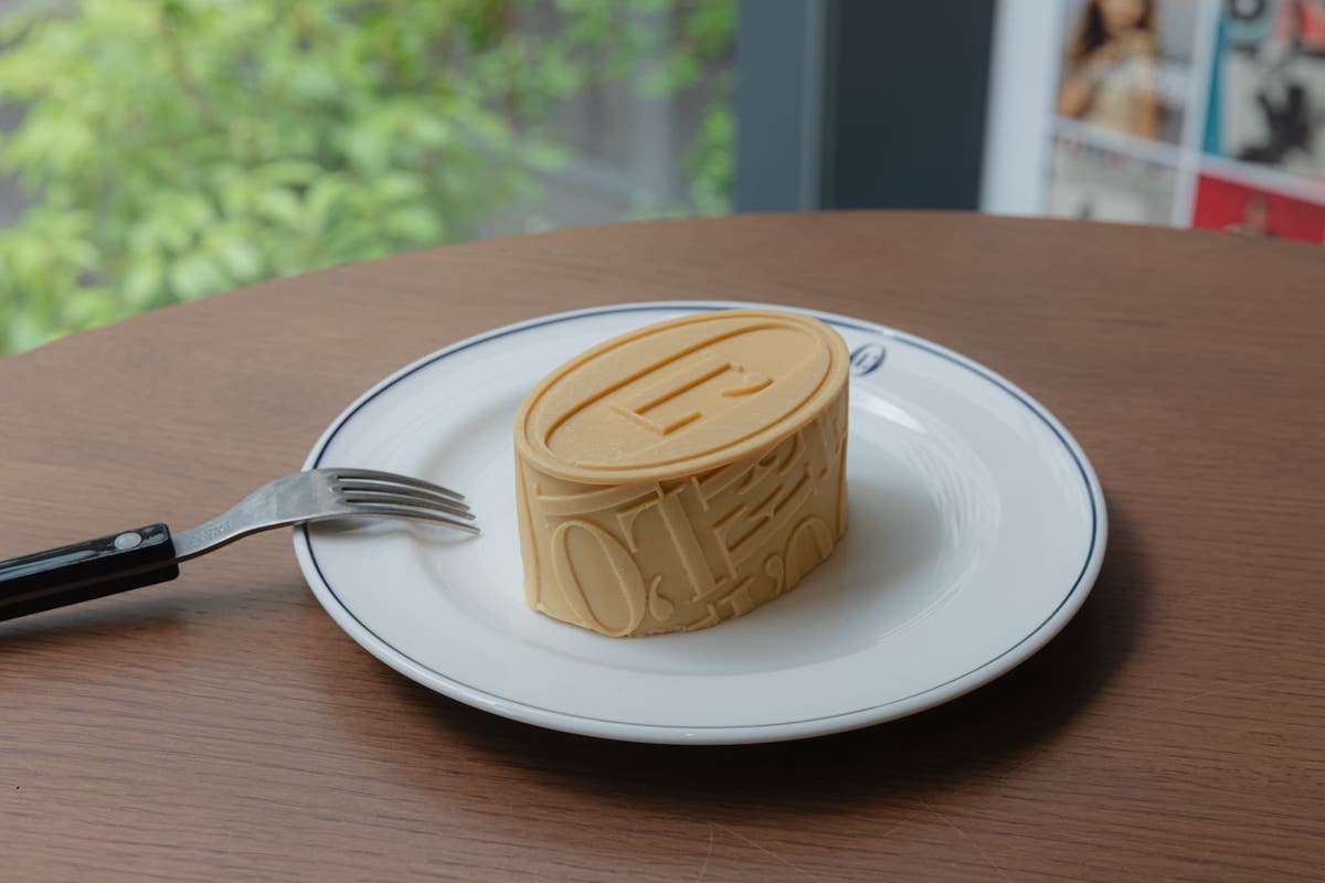 「MOUSSE L'OFFICIEL」1400円