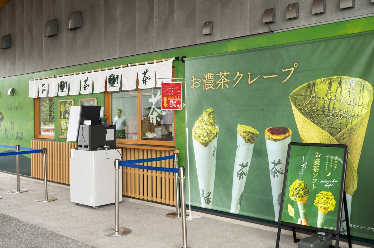 『道の駅 そらっと牧之原』農産物直売所の向かって左端の屋外にテイクアウト専用カウンターがあります