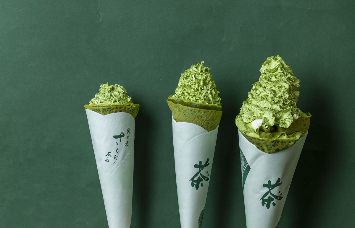 『道の駅 そらっと牧之原』お濃茶クレープ。左から小盛り900円、中盛り1000円、特盛り1550円