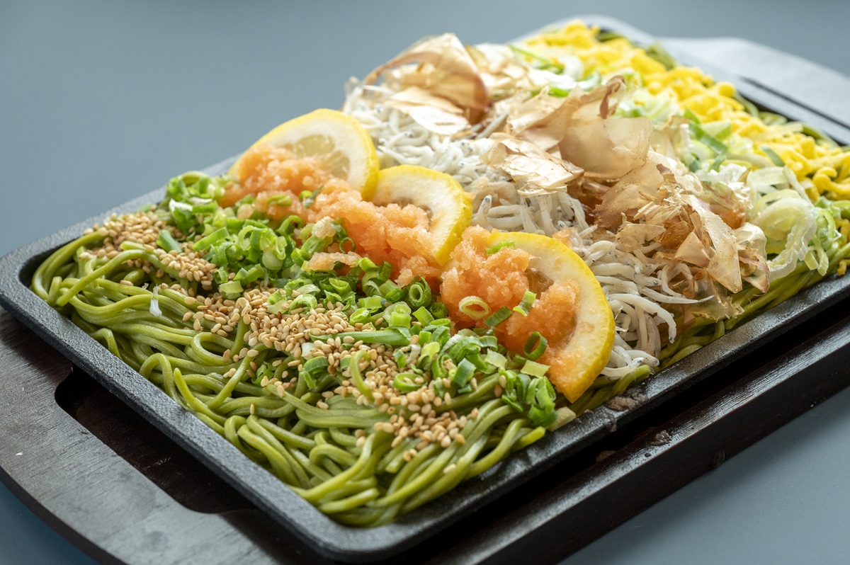 『道の駅 そらっと牧之原』焼くことで蕎麦の香りがひきたつ焼き茶そば1200円