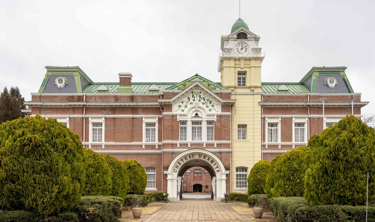 煉瓦造、地上2階地下1階の建物は国の重要文化財に指定。