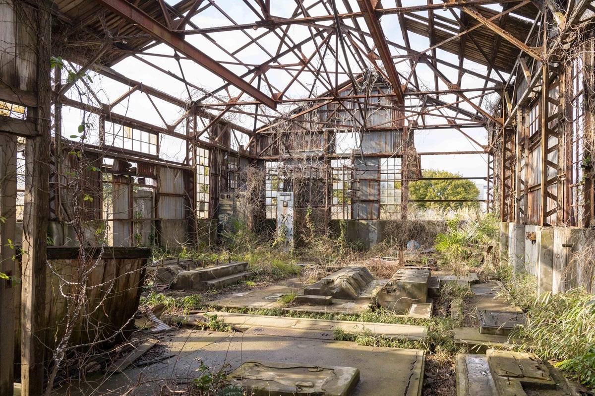 「自力発電所跡」天井のレールはどんな用途だったのだろう