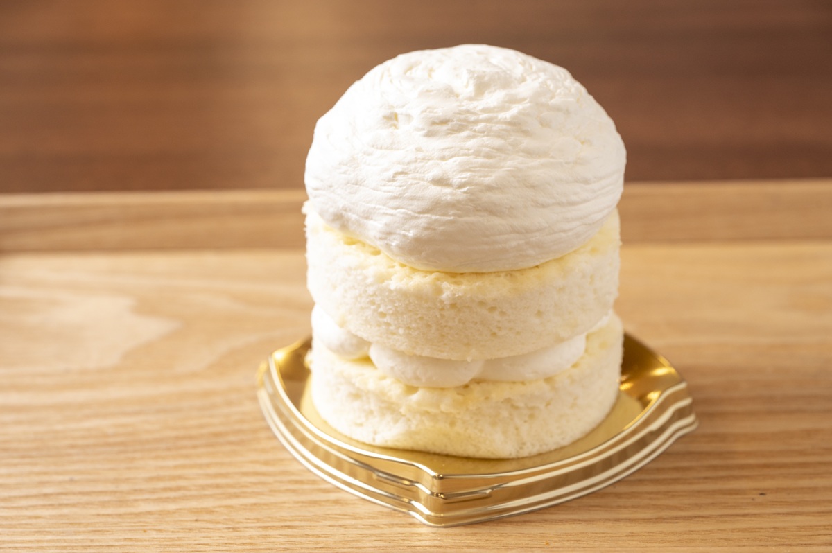 「道の駅 べに花の郷おけがわ」ミルクパンケーキサンドのクリーム3倍バージョン1000円