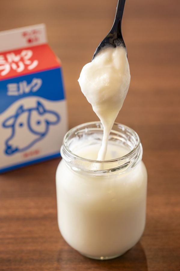 「道の駅 べに花の郷おけがわ」のびてオッケーミルクプリン480円。ほかにいちごミルクプリン520円、コーヒープリン520円もあります。