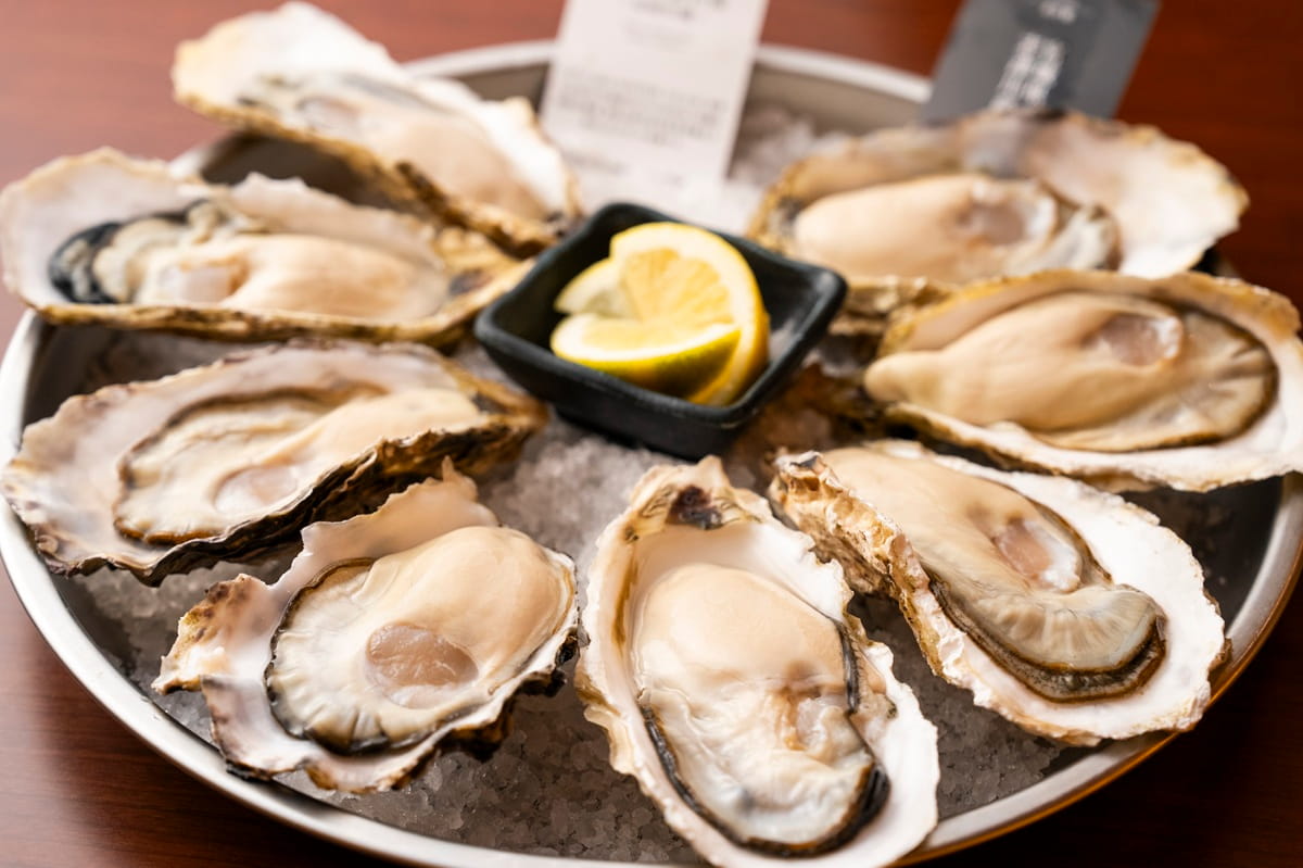 「生牡蠣（真牡蠣）」8ピース 5412円 ※価格は時期によって異なる