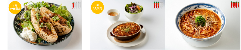 左から「erba」の「イイダコのパニーノ 青唐辛子とハーブのチミチュリがけ」2000円、「Cafe WASUGAZEN」の「旨辛！ハバネロ焼きチーズカレー」1650円、「成都正宗担々麺 つじ田 アークヒルズ店」の「汁あり正宗担々麺 特辛」1100円