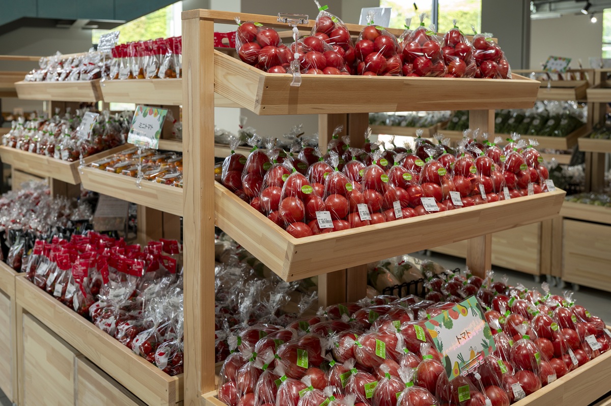 「道の駅湘南ちがさき」海産物を利用した有機肥料を使うなど栽培方法にこだわった地元産物が揃う