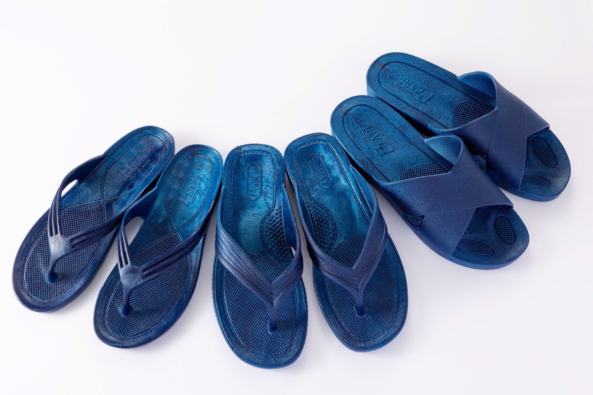 「道の駅湘南ちがさき」「湘南ネイビー」1足2200円