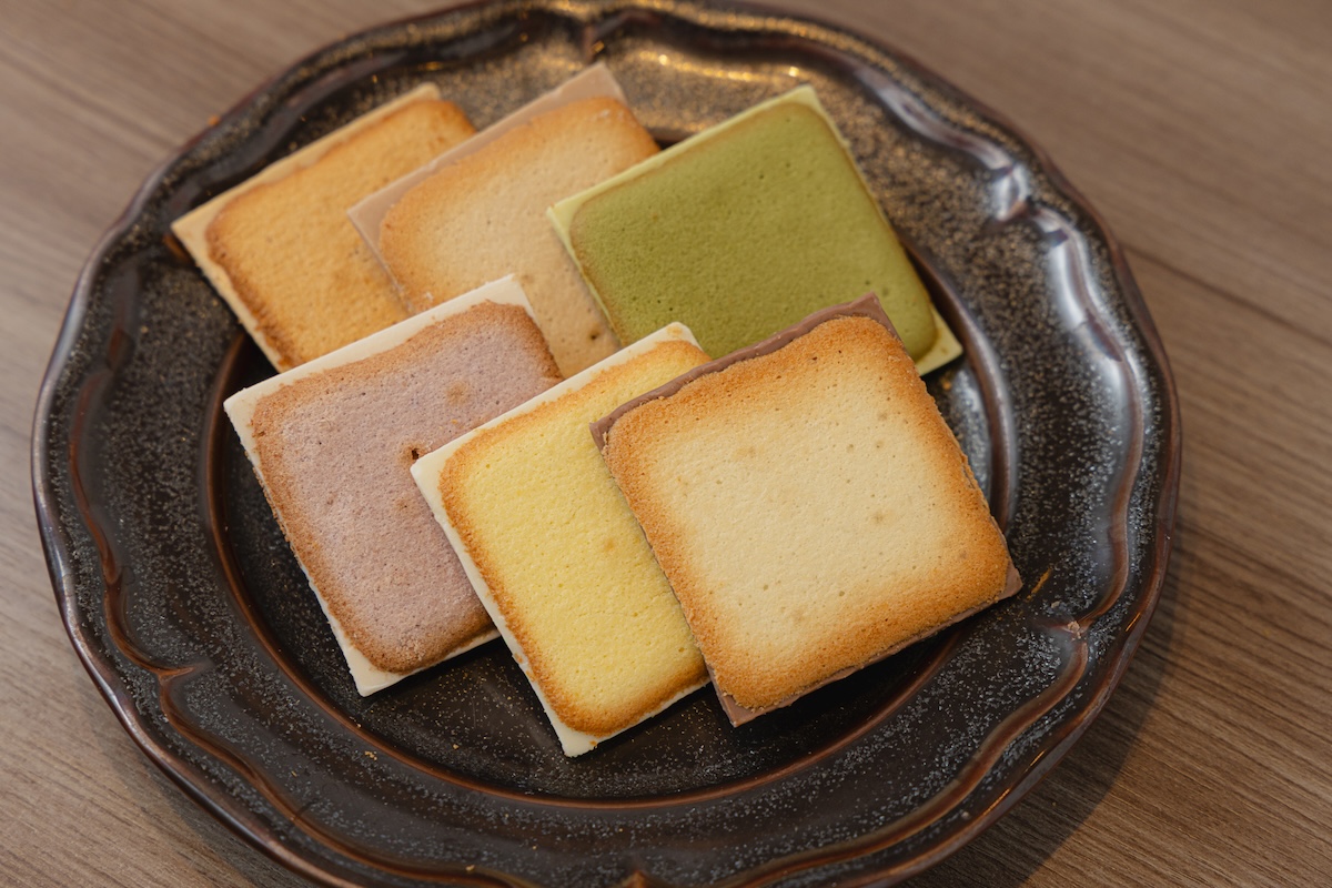 上段左から「キャラメル」、「ジャンドゥーヤ」、「抹茶ミルク」、 下段左から「北海道ワイン」、「北海道チーズ」、「ミルク」