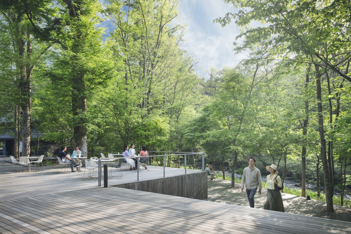 夏の軽井沢星野エリア「ハルニレテラス」