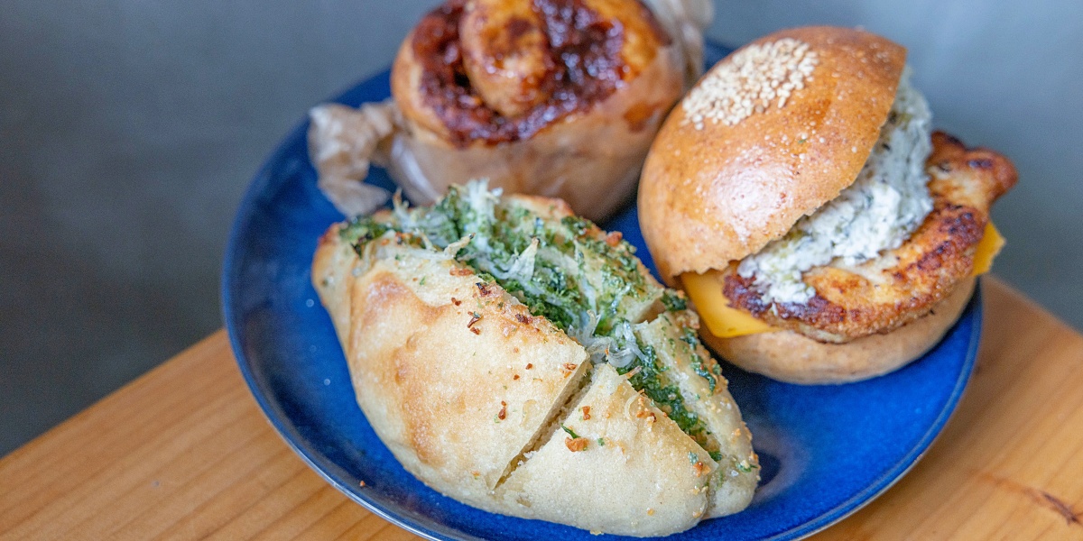 沖縄・北中城村「AIEN BAKERY」でパンとアサイーボウルの朝ごはんを