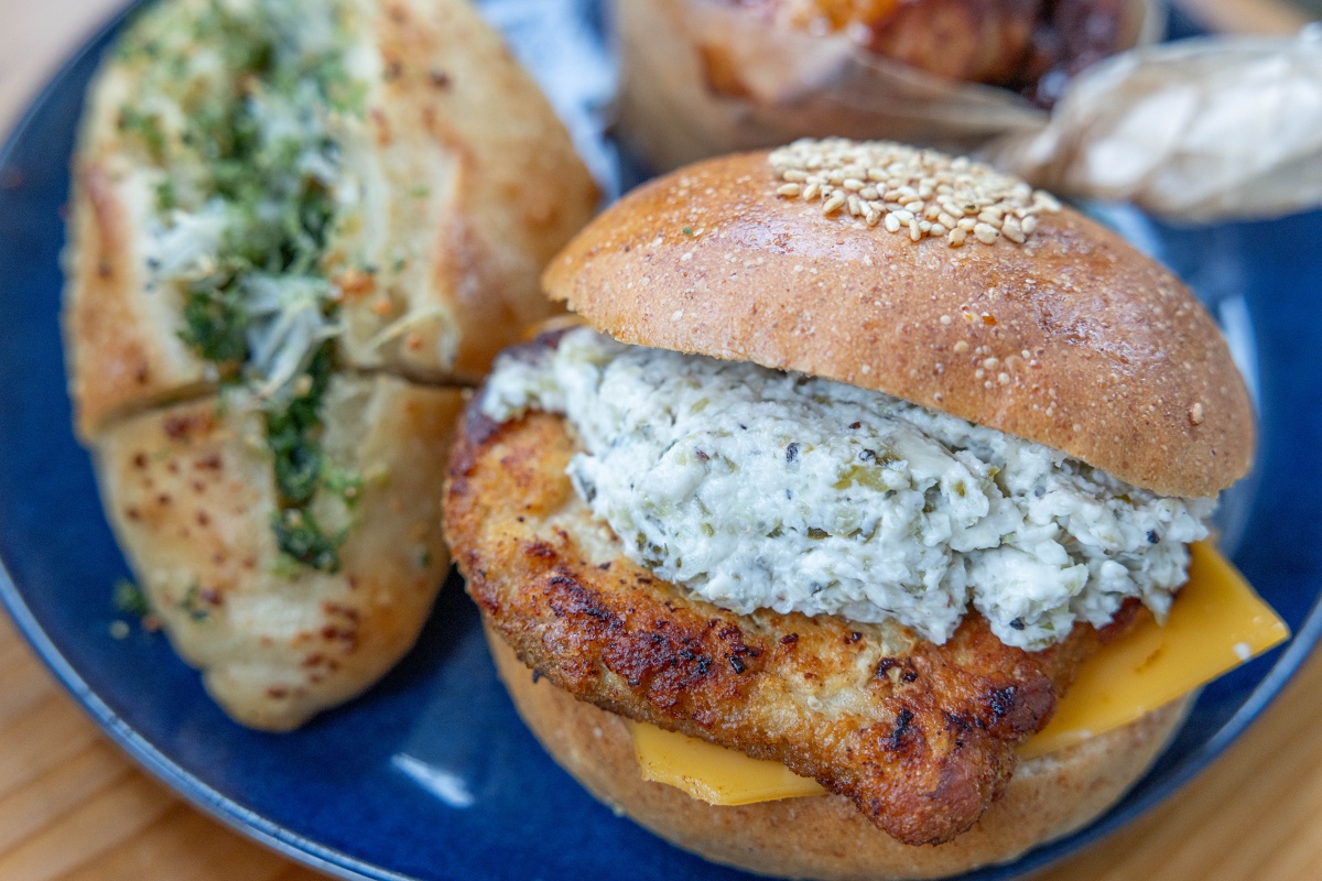 「県産メカジキのタルタルサンド」528円