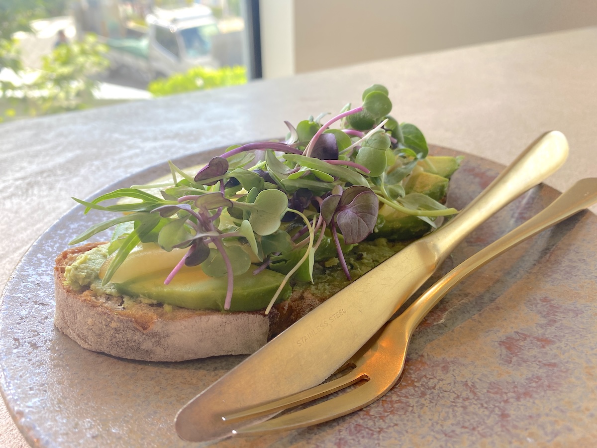 「Et」アボカドのタルティーヌ