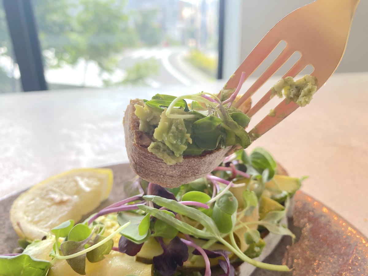 「Et」アボカドのタルティーヌ2