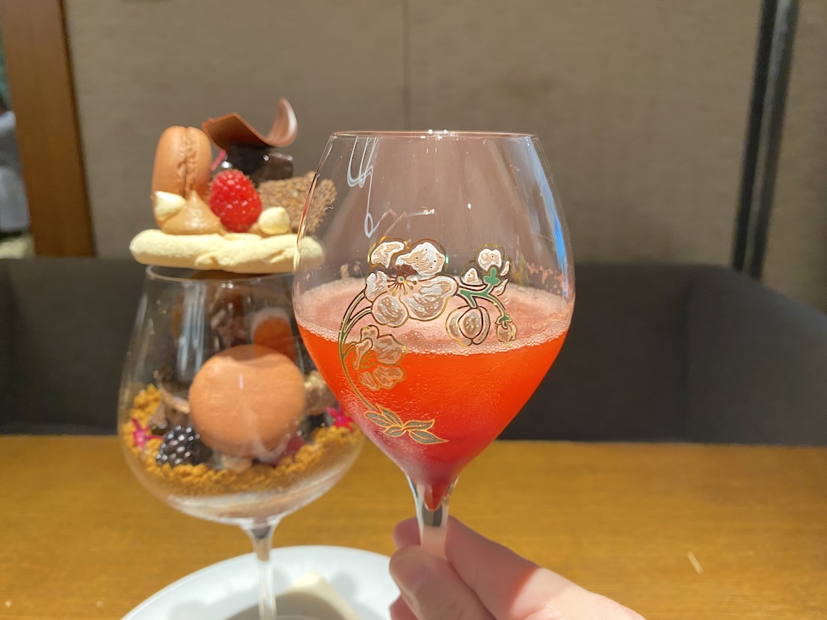 「BURDIGALA MARUNOUCHI The Lounge」黒のパフェ2
