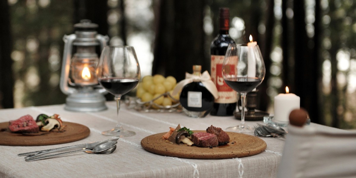 「星のや富士」の「グラマラス葡萄ステイ」でブドウの収穫や特別ディナーを体験