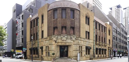 淀屋橋のレトロビル「芝川ビル」でショップ＆カフェを巡って、個性的な建築を楽しむ