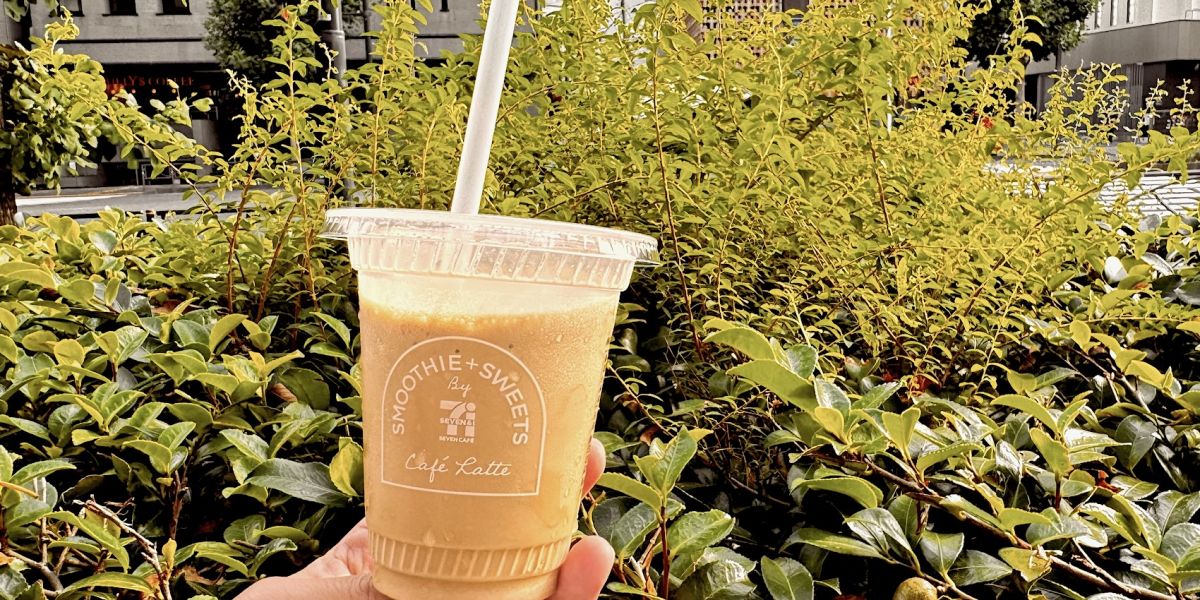 【セブン-イレブン新作】コスパ抜群！ コーヒー×濃厚ミルクが美味「カフェラテスムージー」が新発売。サッパリ飲めてスイーツ感覚で楽しめる♪