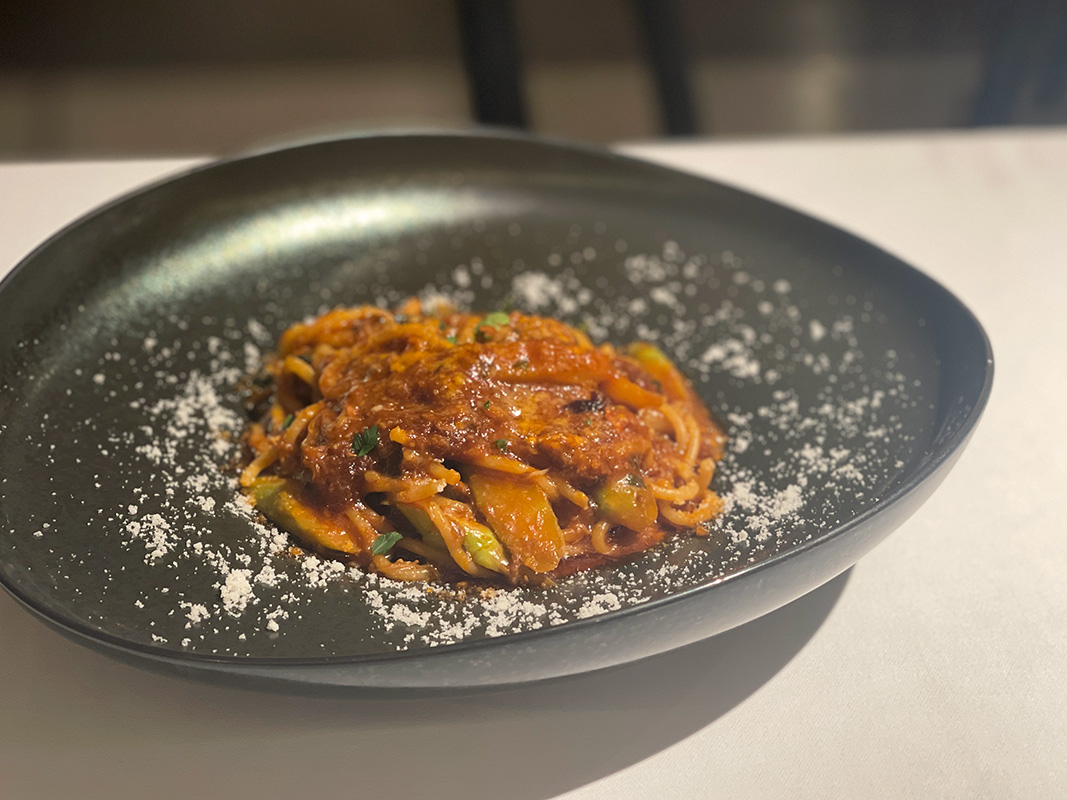 「毛ガニとアスパラガスのアラビアータ」