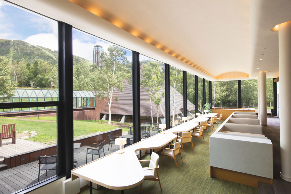 ポテサラジェラートショップがあるラウンジ「Lounge yukku yukku」